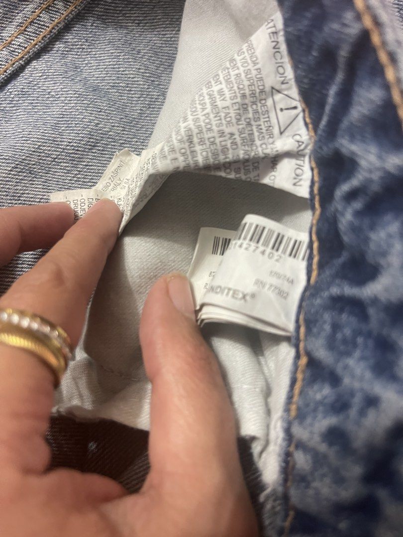 Zara Blue Denim Jeans Low Loose (Category: Jeans) located in Paranaque City. Submitted by politzki (Listing ID 1460780998, Image 3). Description: - Zara Blue Denim Jeans - Straight Leg Cut - Frayed Hem Detail - Made in Bangladesh - Size: EUR 40 / US 8 / MEX 30 - Ideal for Casual Wear.
