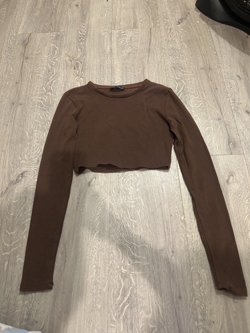 Zara Brown Crop Top Long sleeves (Category: Longsleeves) located in Rizal. Submitted by rlcstr (Listing ID 1460812606, Image 1). Description: - lalamove/j&t - gcash/maya.