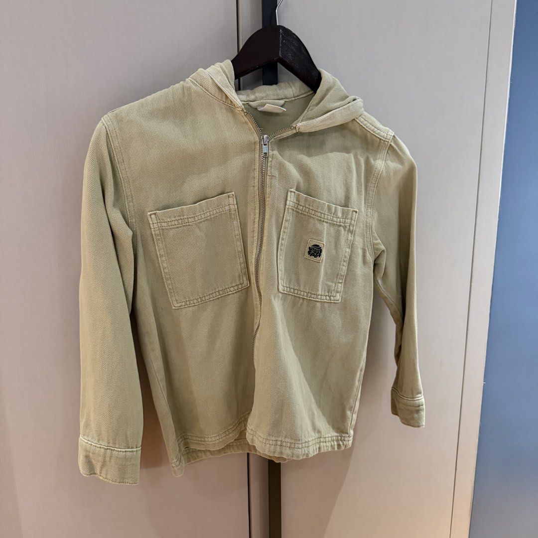 Zara denim jacket (Category: Baby Monitors) located in Quezon City. Submitted by shyllemercado (Listing ID 1460726245, Image 1). Description: .