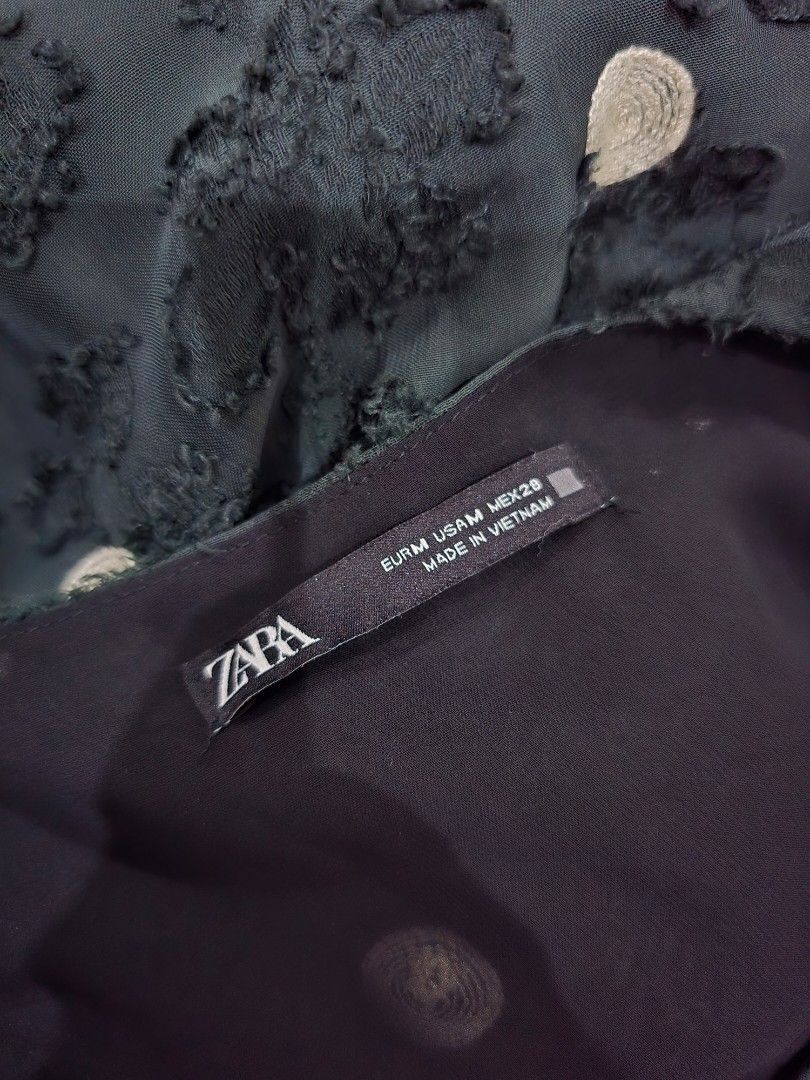 Zara dotted maxi dress textured (Category: Dresses) located in Batangas. Submitted by thevanitychamber (Listing ID 1460791726, Image 3). Description: .