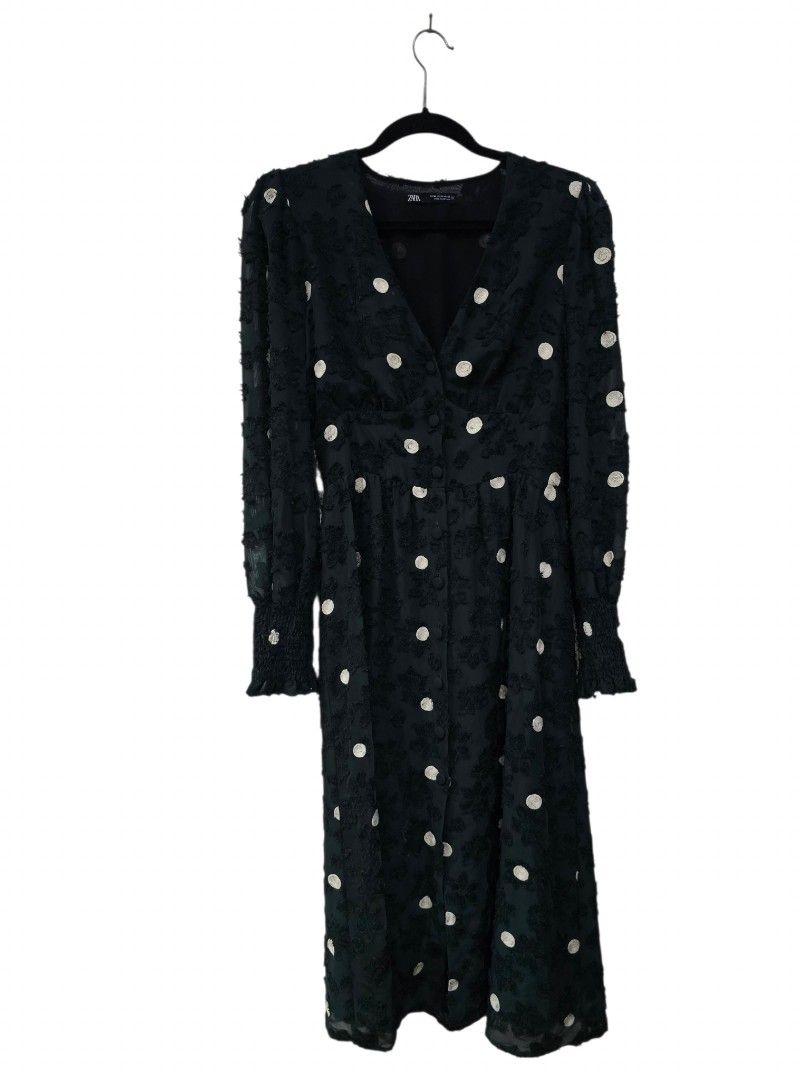 Zara dotted maxi dress textured (Category: Dresses) located in Batangas. Submitted by thevanitychamber (Listing ID 1460791726, Image 2). Description: .