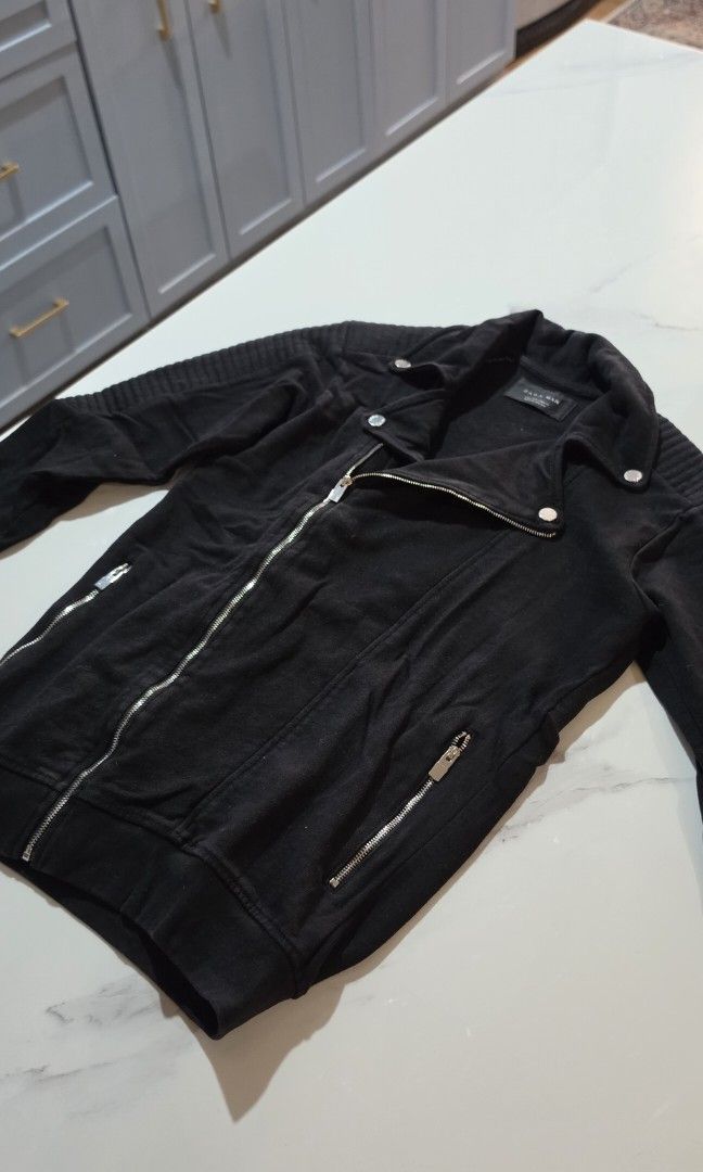 Zara Jacket (Category: Coats, Jackets and Outerwear) located in Angeles City. Submitted by globalfindscollectibles (Listing ID 1460748810, Image 1). Description: originally priced at 7990 used only twice selling low since im decluttering.