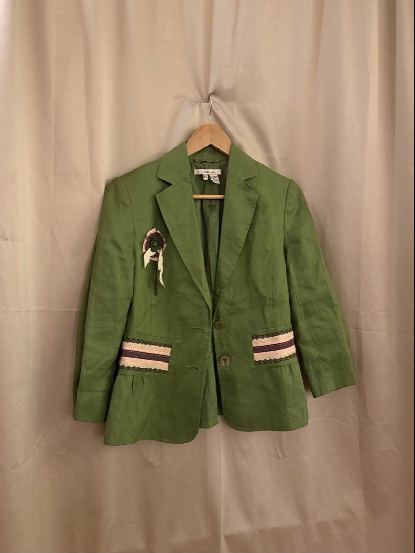 Zara linen olive green blazer (Category: Coats, Jackets and Outerwear) located in Manila. Submitted by 414studio (Listing ID 1460896483, Image 1). Description: Size small High quality vintage style.