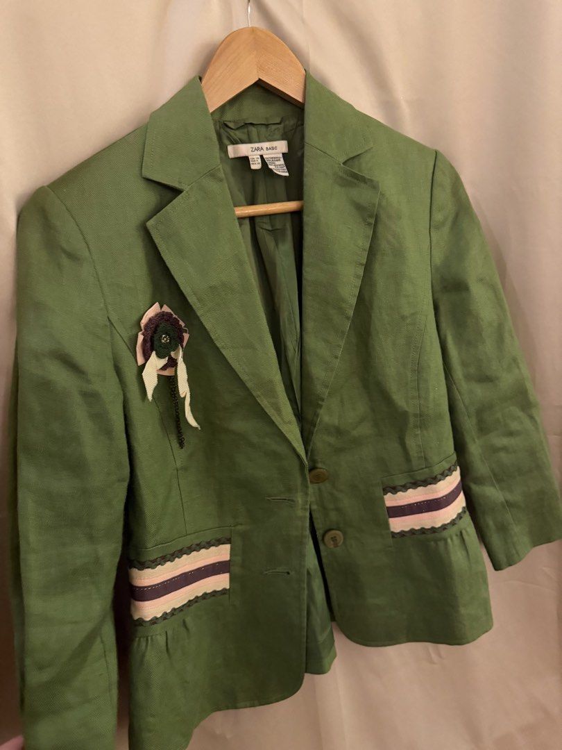 Zara linen olive green blazer (Category: Coats, Jackets and Outerwear) located in Manila. Submitted by 414studio (Listing ID 1460896483, Image 2). Description: Size small High quality vintage style.