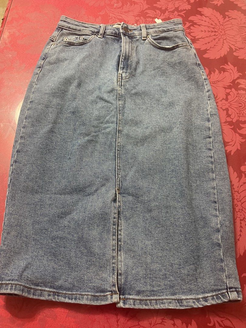 Zara Maong Skirt (Category: Skirts) located in Paranaque City. Submitted by politzki (Listing ID 1460787227, Image 1). Description: Fits size 26.