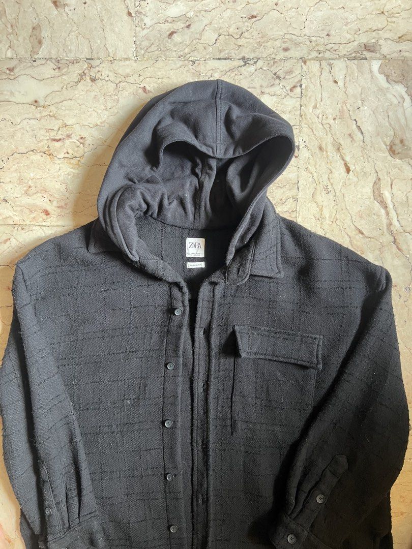 Zara Oversize Hooded Overshirt Jacket Men (Category: Coats, Jackets and Outerwear) located in San Jacinto. Submitted by rex_finds (Listing ID 1460757884, Image 3). Description: Zara Oversize Hooded Overshirt Jacket Men Relax fit Excellent condition Dimes: 25x27 inches Arm length: 21.5 inches Armpit to pit: 28 inches Size: Oversize Large Complete buttons No issue Price is negotiable Feel free to give a reasonable offer PM for more info.