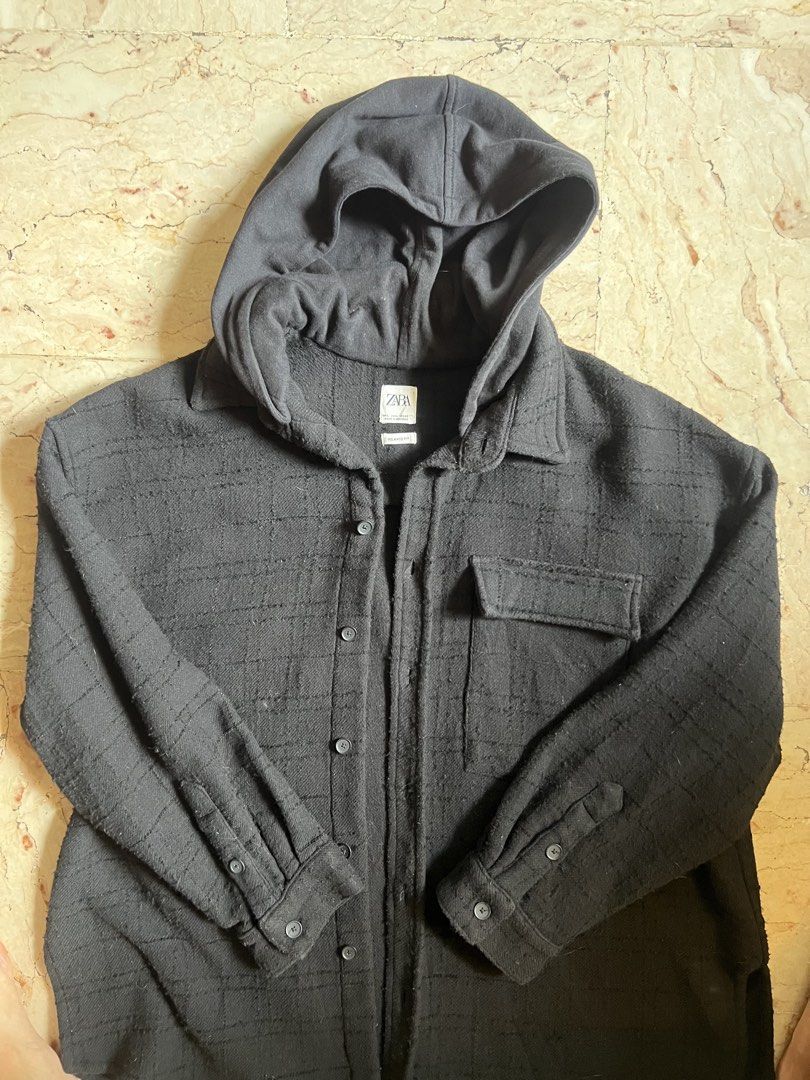 Zara Oversize Hooded Overshirt Jacket Men (Category: Coats, Jackets and Outerwear) located in San Jacinto. Submitted by rex_finds (Listing ID 1460757884, Image 2). Description: Zara Oversize Hooded Overshirt Jacket Men Relax fit Excellent condition Dimes: 25x27 inches Arm length: 21.5 inches Armpit to pit: 28 inches Size: Oversize Large Complete buttons No issue Price is negotiable Feel free to give a reasonable offer PM for more info.