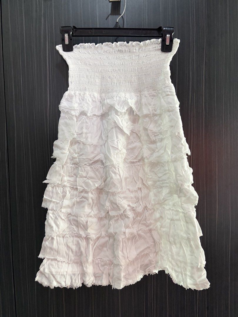 Zara white blouse tube (Category: Blouses) located in Manila. Submitted by thekidshop (Listing ID 1460765974, Image 1). Description: .