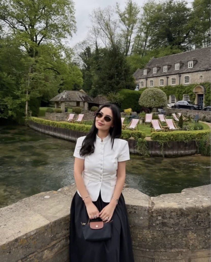 Zara White Buttoned Up Puff Sleeve Top (Category: Blouses) located in Taguig. Submitted by her.thrift (Listing ID 1460868983, Image 2). Description: 🫐 fixed/last price lowballers will be blocked 🫐 removed tag to fit but it’s tight on my waist 🫐 pasabuy from my sister so i wasn’t able to fit 🫐 original zara, for petite girls 🫐 classy, perf for work 🫐 NO WW .
