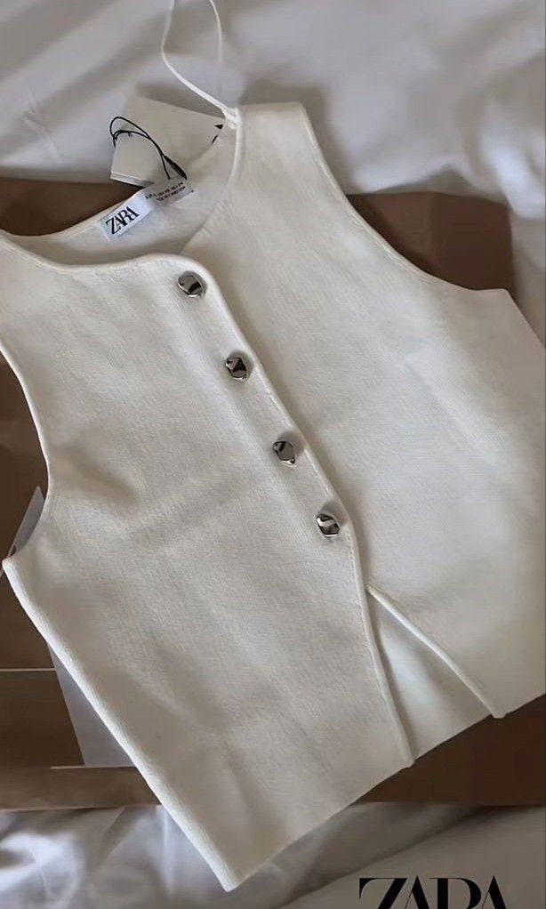 Zara white Vest (Category: Blouses) located in Bulacan. Submitted by ssophia. (Listing ID 1460743586, Image 2). Description: 🎀 zara 🎀 classy top xs to small.