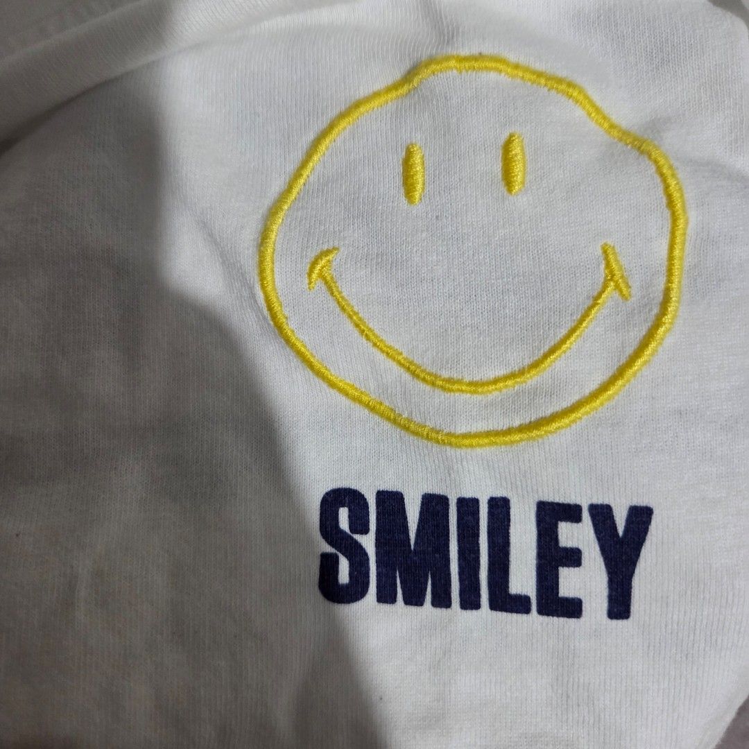 ZARA x SMILEY TOP (Category: Blouses) located in Santiago. Submitted by fromboxes (Listing ID 1460786582, Image 3). Description: Like new Ships thru J&T Isabela North Luzon Shipping Nationwide No rush shipping 😊😊.