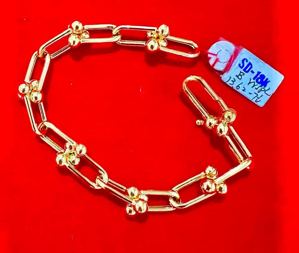 18k Saudi gold hardware bracelet (Category: Bracelets) located in Manila. Submitted by bhelgoldseller2ndaccount (Listing ID 1461038250, Image 2). Description: New!!✨New!!✨New!! Authentic 18k Saudi Golds 💯pawnable/naisasanla 💯with high appraisal rate 💯good investment 💯Direct supplier price 👉OPEN for resellers 🌺please take time to evaluate their actual sizes and grams 👉Best panggift for all occasions ✅ Sold per grams not per piece Kya lowest
