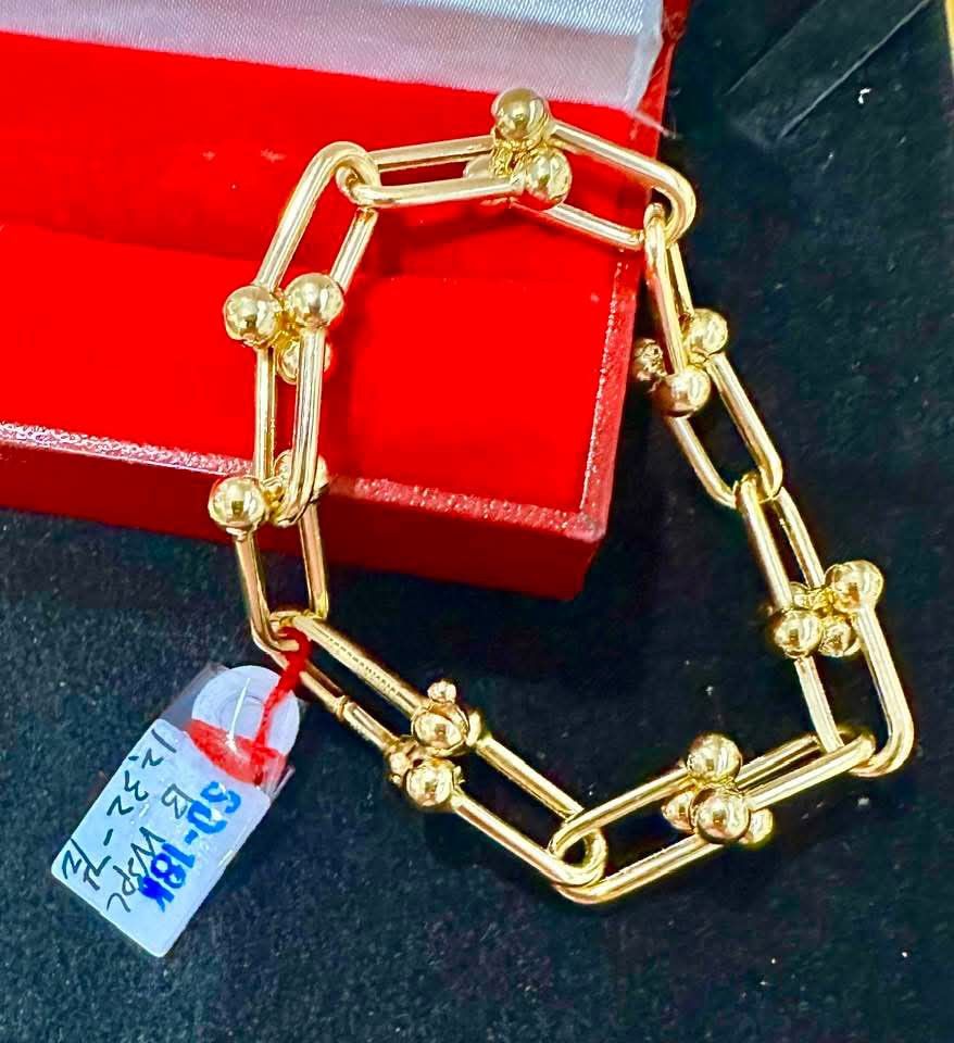 18k Saudi gold hardware bracelet (Category: Bracelets) located in Manila. Submitted by bhelgoldseller2ndaccount (Listing ID 1461038250, Image 3). Description: New!!✨New!!✨New!! Authentic 18k Saudi Golds 💯pawnable/naisasanla 💯with high appraisal rate 💯good investment 💯Direct supplier price 👉OPEN for resellers 🌺please take time to evaluate their actual sizes and grams 👉Best panggift for all occasions ✅ Sold per grams not per piece Kya lowest
