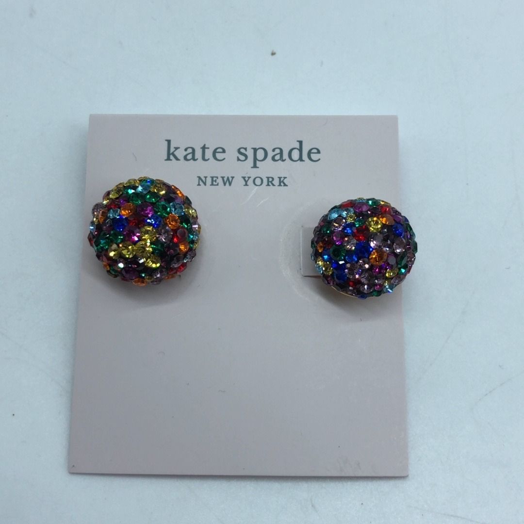 267008900 KATE SPADE ACCESSORRY EARRINGS (Category: Earrings) located in Taguig. Submitted by ecoring.ph (Listing ID 1461009456, Image 3). Description: ◆CONDITION: B+ ◆DESCRIPTIONS: (Other defects/info:) The earring has minimal scratches, dents, tarnish, and signs of use. ◆INCLUSIONS: NONE ⚠︎Please note that all sizes are approximate and may vary slightly. ⚠︎Please be reminded to always carefully check/read the provided/written description(s) of 