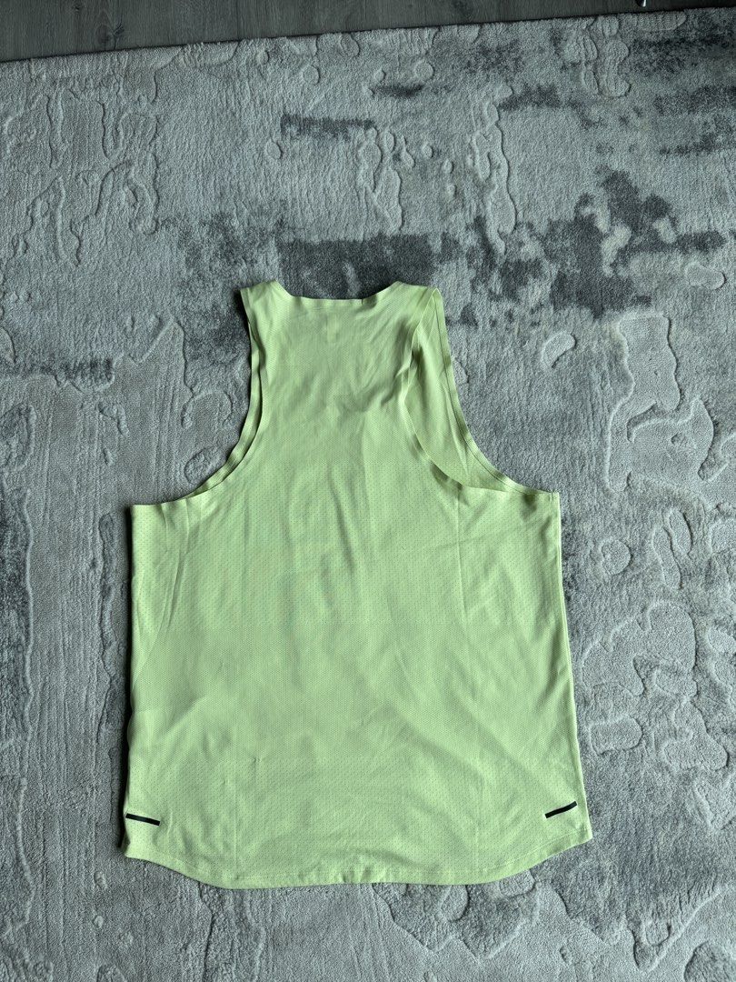 2XU Running Singlet Top (Category: Activewear) located in Manila. Submitted by handoverfist (Listing ID 1460943898, Image 3). Description: No low ballers!.