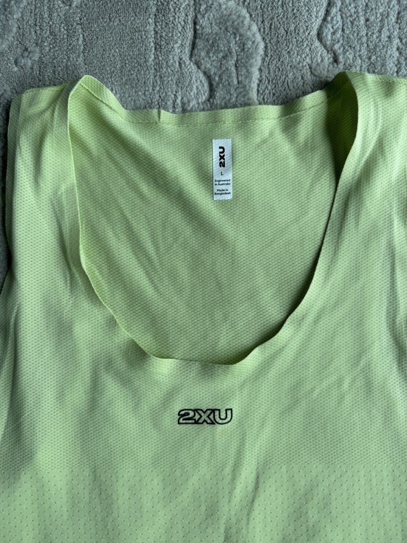 2XU Running Singlet Top (Category: Activewear) located in Manila. Submitted by handoverfist (Listing ID 1460943898, Image 2). Description: No low ballers!.
