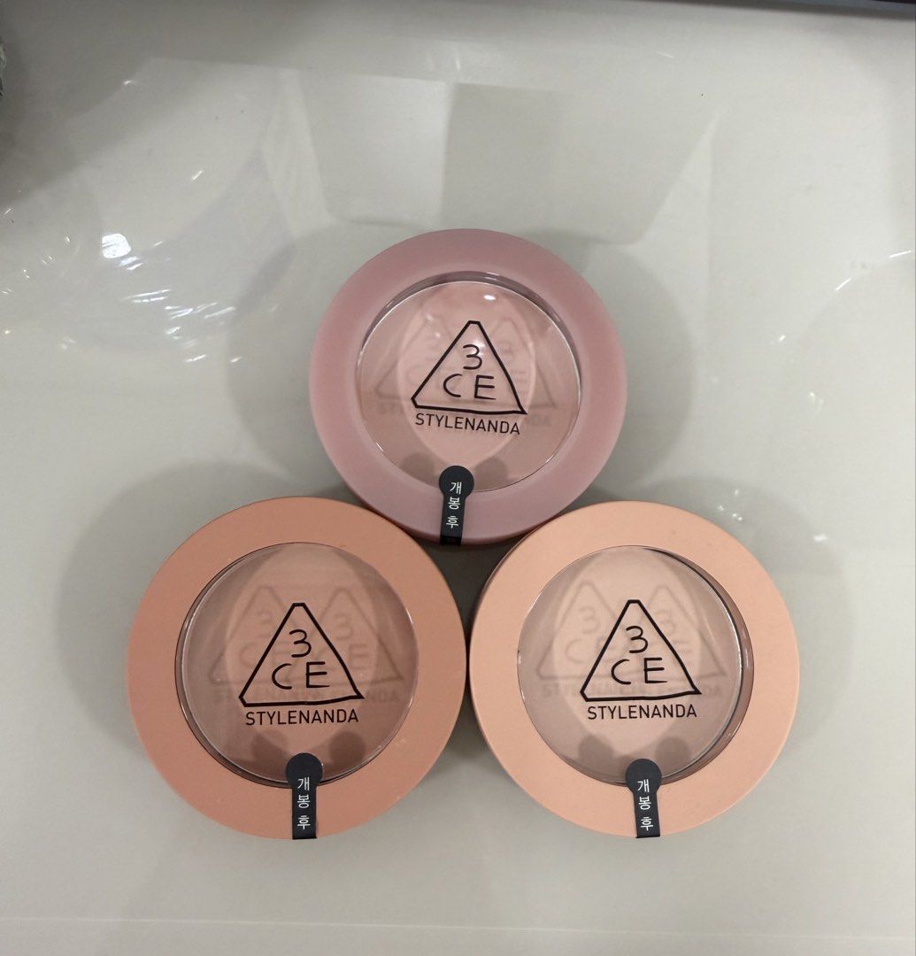 （過期全新未開封化妝品）3ce Blush （分類：化妝品）位於 Hong Kong。 由 loveshopping_store 提交（商品編號 1461086123，圖片 1）。簡介： -nude peach - mono pink -city mauve $20/pc。