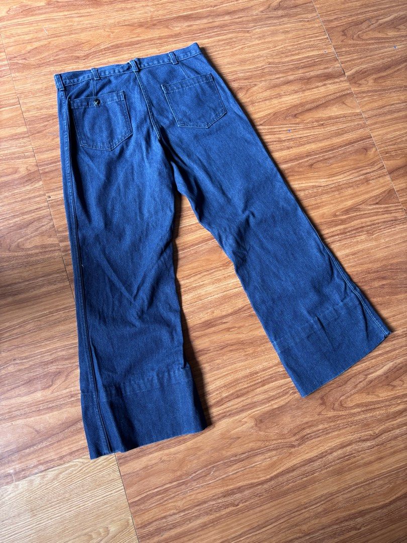 70’s Seafarer Uniform Corp Denim Jeans (Category: Jeans) located in Manila. Submitted by richard26.483 (Listing ID 1460976405, Image 2). Description: - Classic dark wash denim jeans from Seafarer Uniform Corp. - Utility trousers with a polyester blend. - Features a zipper fly and button closure. - Wide leg design with a retro cuff detail. - Ideal for comfortable everyday wear. - US NAVY - 1960- 1980 - dimes waist 34 Lenght 41 - bell bottom -Fold 