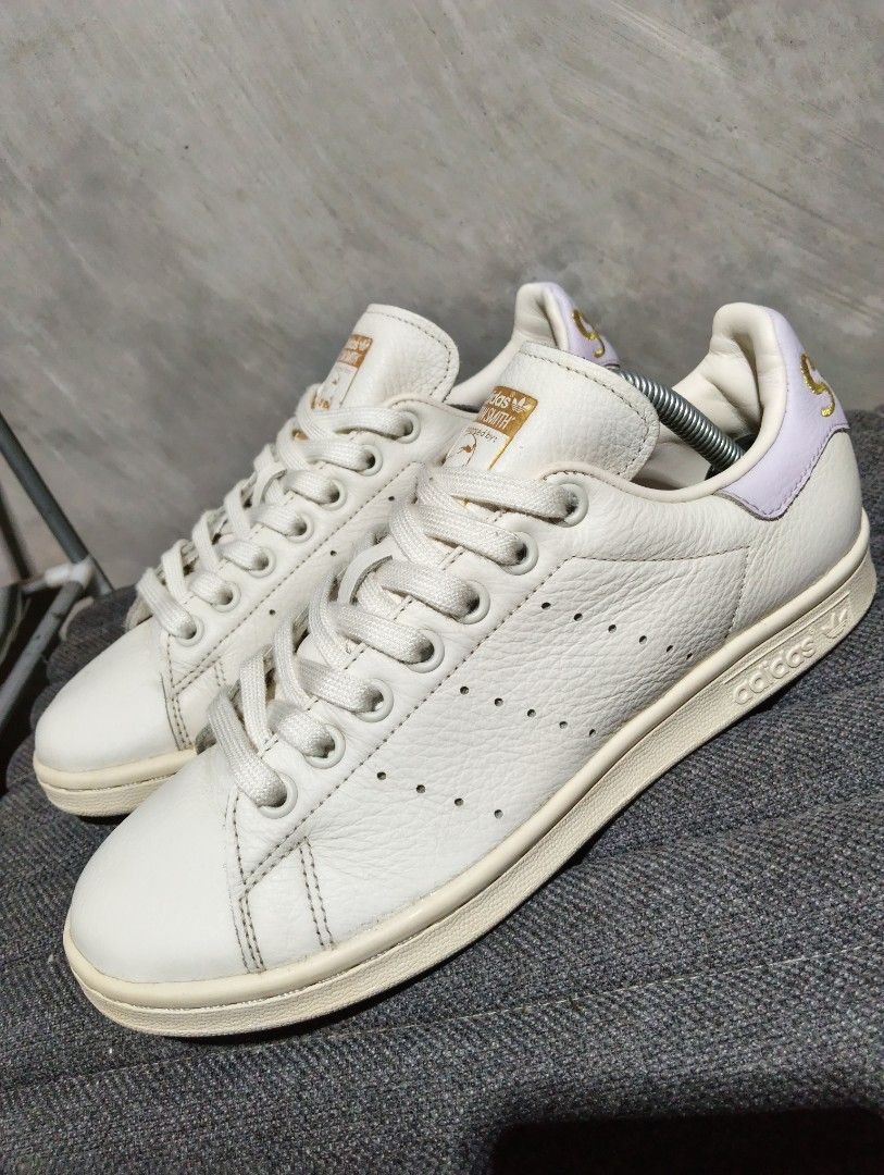 7 Women Adidas Stan Smith (Category: Sneakers) located in Cavite. Submitted by ronessabrandedshoes2ndaccount (Listing ID 1460989061, Image 3). Description: - Adidas Stan Smith sneakers - Limited Design - Color: Cream leather with lavender accents on the heel - Details: Gold embroidery for 'Stan' and 'Smith', classic perforated stripes - Ideal for: Casual wear.