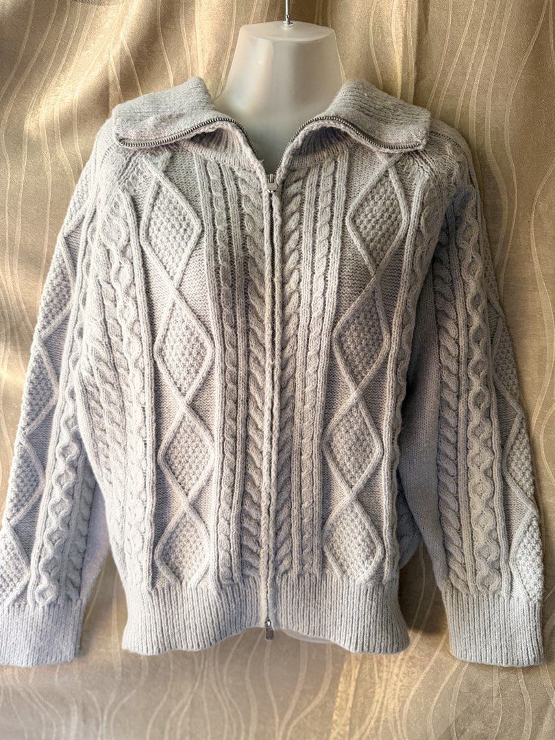 8 Seconds Light Gray Cable Knit Zip-Up Sweater (Category: Coats, Jackets and Outerwear) located in Caloocan City. Submitted by lovedbyzee (Listing ID 1461028495, Image 2). Description: • Brand new, never used :) • Bought this in 8 Seconds in BGC • Original price is 2,999php 📍North Caloocan / Fairview, QC Payment via GCash / Maribank Delivery via J&T / Lalamove.