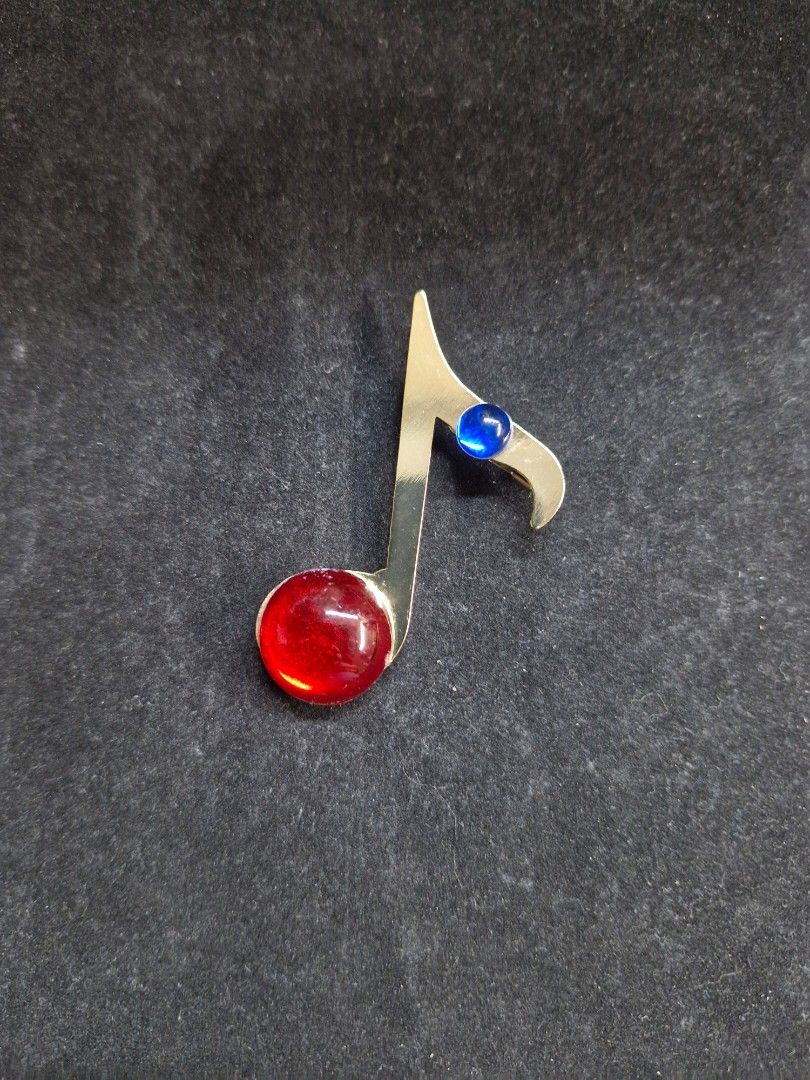 8th Note Brooch (Category: Brooches) located in Taguig. Submitted by mommaschoice (Listing ID 1461059134, Image 1). Description: Brand New Unisex use Material : Alloy & Rhinestones Adds elegance to one's outfit Ships nationwide.