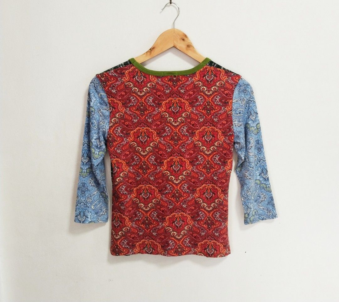 Y2k Gap Peacock Top (Category: Others Tops) located in Pateros City. Submitted by blashjunks.y2k (Listing ID 1460924864, Image 3). Description: 90'S GAP PEACOCK TOP SIZE SMALL 750PHP MSG US.
