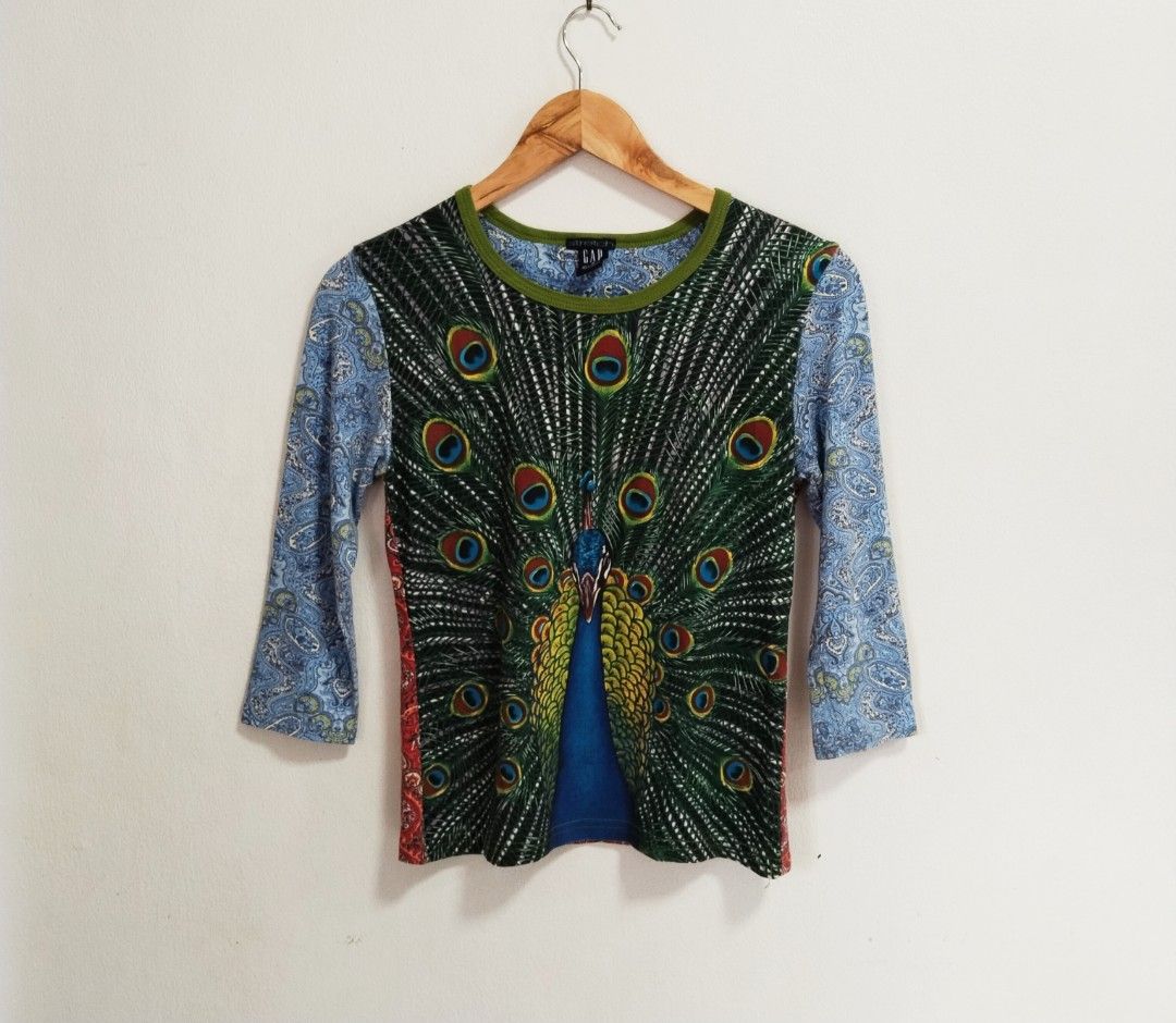 Y2k Gap Peacock Top (Category: Others Tops) located in Pateros City. Submitted by blashjunks.y2k (Listing ID 1460924864, Image 2). Description: 90'S GAP PEACOCK TOP SIZE SMALL 750PHP MSG US.