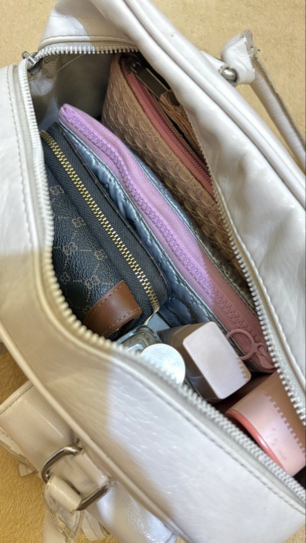 𐙚 coquette shoulder bag soft leather (Category: Shoulder Bags) located in Manila. Submitted by chavezhannah_ (Listing ID 1461089871, Image 2). Description: decluttering 🧺 white spacious shoulder bag still in good condition. ⊹ ࣪ ˖.