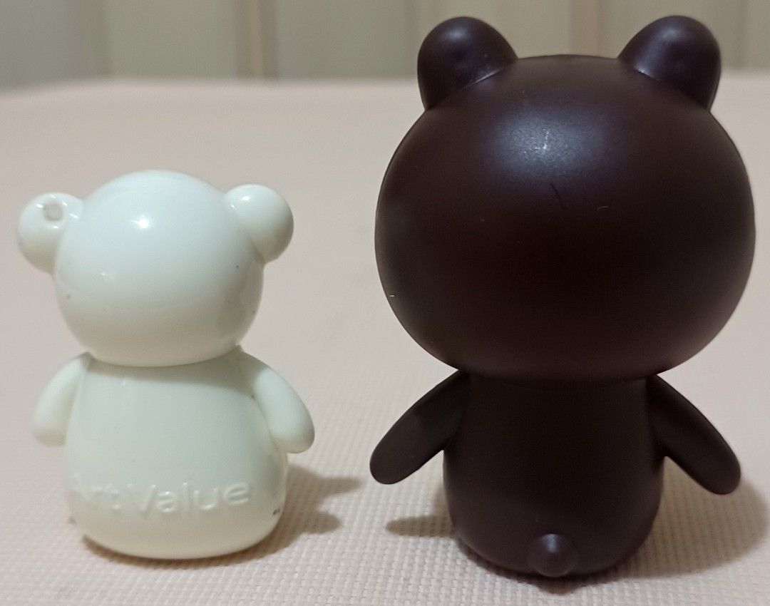 🐻 Cute Bear Figures — Set of 2 (Category: Designer & Blind Box Toys) located in Quezon City. Submitted by wjmae (Listing ID 1461058389, Image 2). Description: ✅ Details: - ⚪ White bear — glossy ceramic-style plastic, marked Art Value, approx 2" tall ​ - 🟤 Brown bear — light hollow plastic, approx 2.5" tall ​ - Minor wear/scuffs as shown ​ - Cute desk decor / display pieces.