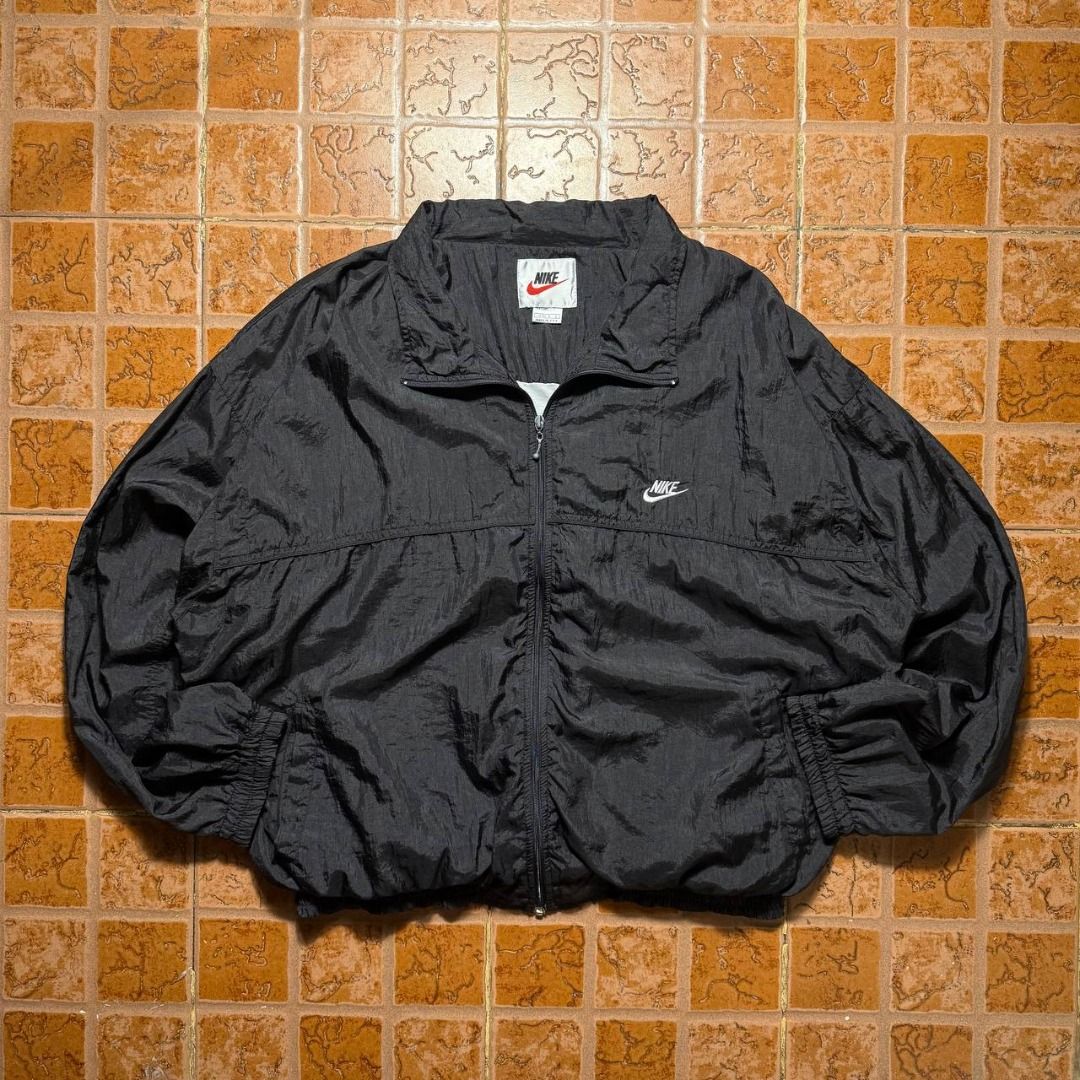 Vintage Nike Black Windbreaker (Category: Coats, Jackets and Outerwear) located in Davao. Submitted by demifrogthrift (Listing ID 1461064181, Image 1). Description: 🏷️ Vintage Nike Black Windbreaker BOXY | Extra Large - Extra Extra Large | Width 29.5″ Length 28″ Issue: Loose Cuff Color Rate: 9.5/10 ₱999 (Slightly negotiable) + Shipping Fee Send me a message to purchase 📩 Please manage your expectations, All items are Thrifted and some issues ma
