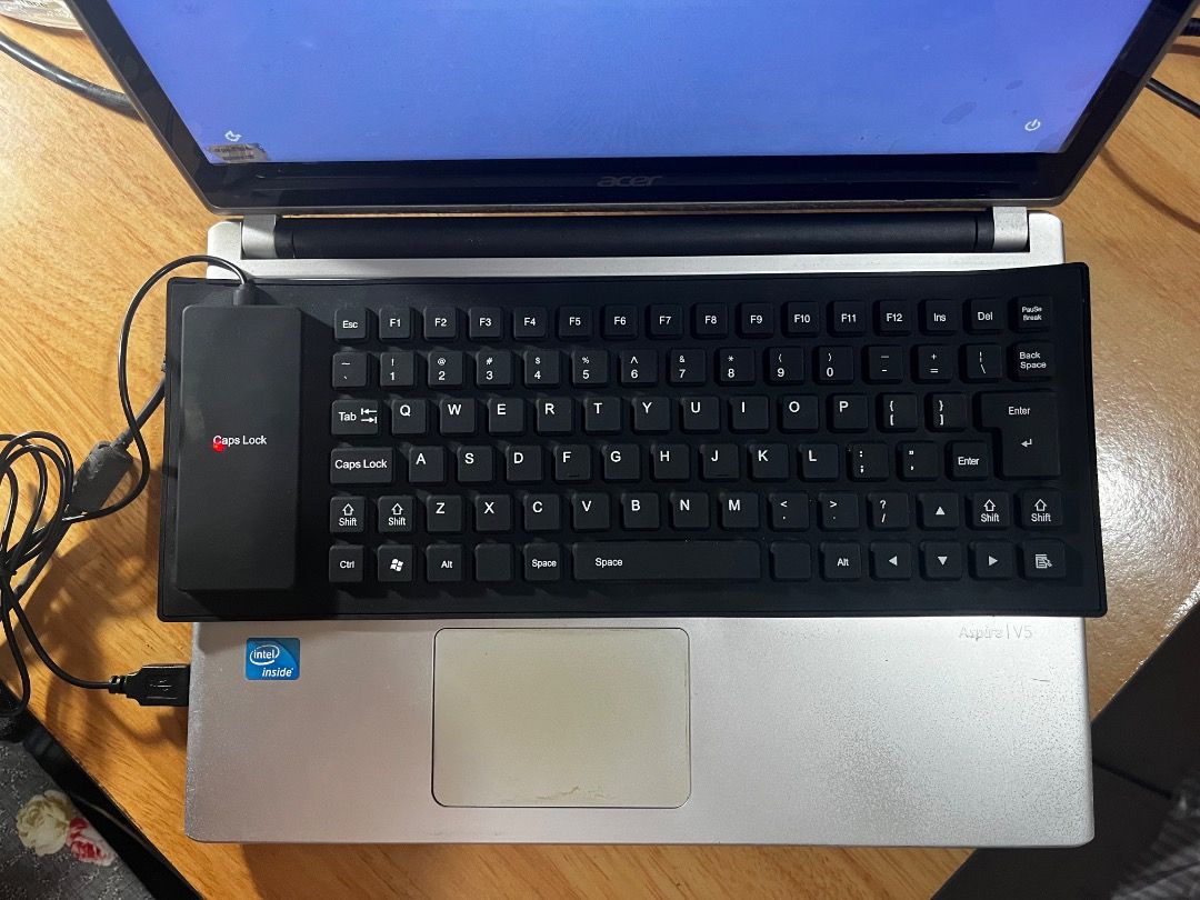 Acer Aspire V5-431P - Windows 8 (Category: Laptops & Notebooks) located in Binan City. Submitted by med.ph7 (Listing ID 1461091705, Image 2). Description: 💻 FOR SALE: Acer Aspire V5-431P — Windows 8 • Windows 8 Single Language • Intel Celeron 1007U 1.50GHz • 4GB RAM • 64-bit OS • 10-point Touchscreen — working ✅ • Fully activated • USB keyboard included ⌨️ • Charger included 🔌 📌 Issues: • Built-in keyboard not working • Battery weak — needs to