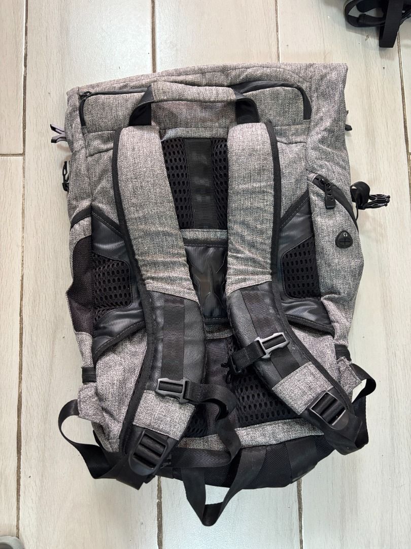 Acer Predator Rolltop Gaming Backpack (Category: Backpacks) located in Antipolo. Submitted by dddeclutter (Listing ID 1461060282, Image 2). Description: Acer Predator Rolltop Gaming Backpack Water Resistant Color: Gray Fits up to 15.6” Laptops Measurement: 40cm W x 65cm H Bought at SM Megamall Acer Original Price PHP 7,000+ RFS: Decluttering, Seldom Use Price: PHP 4,000.