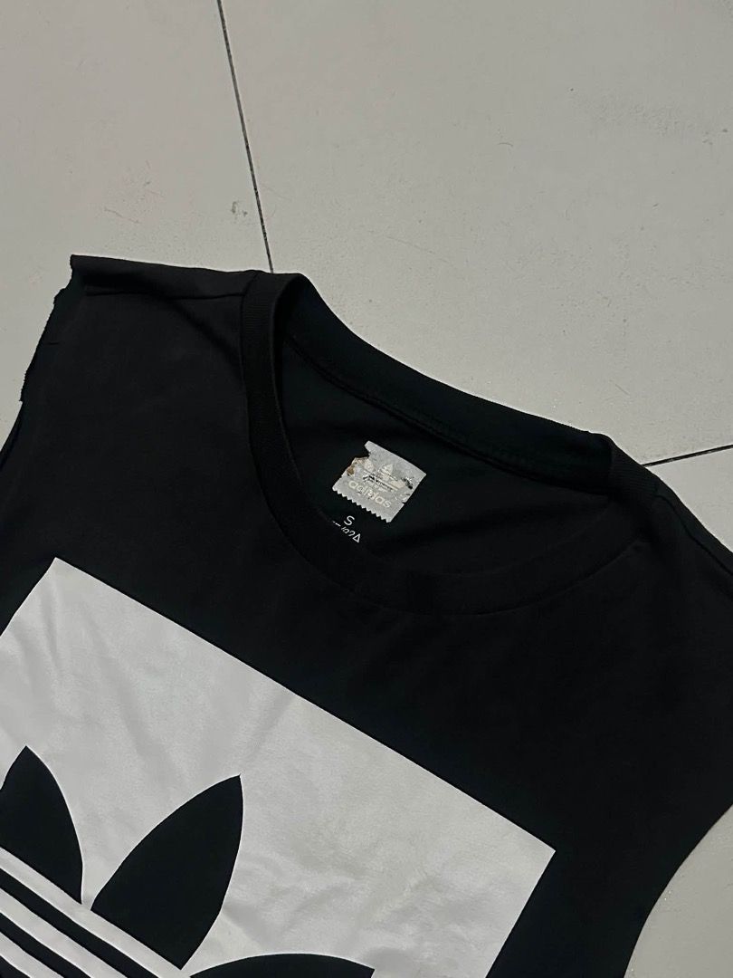 Adidas black muscle tee (Category: Tshirts & Polo Shirts ) located in Manila. Submitted by nb_thriftshop (Listing ID 1461080015, Image 2). Description: adi muscle tee 25 length 19 width height 5'5 weight 65 kg medium no issue need wash.