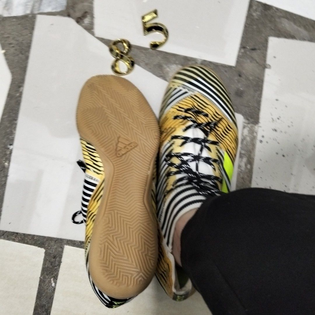 Adidas nemeziz (Category: Sneakers) located in El Salvador. Submitted by francheskaukayukay (Listing ID 1461014246, Image 3). Description: .