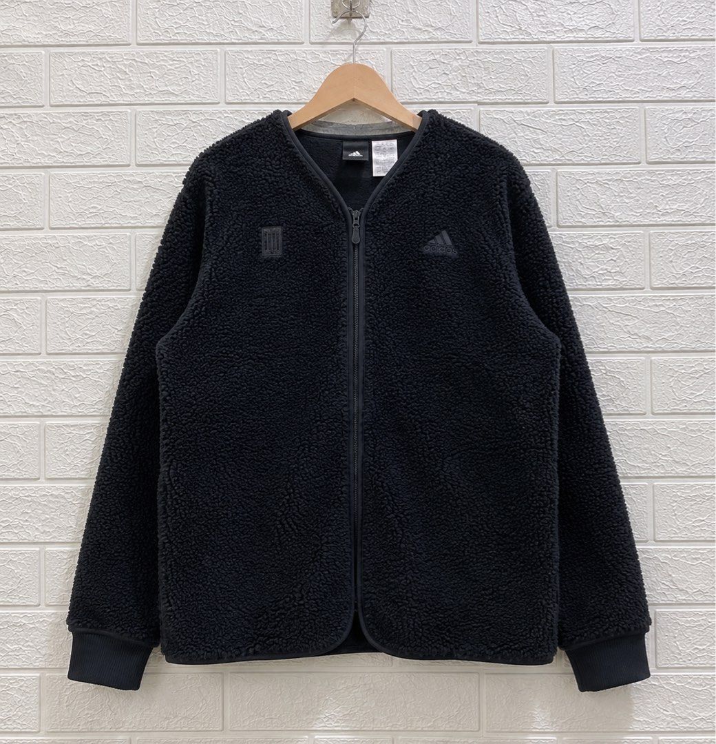 Adidas Splicing Polar Fleece (Category: Coats, Jackets and Outerwear) located in Taguig. Submitted by thriftstar2 (Listing ID 1460929181, Image 1). Description: W 22 L 26 Size M on tag Excellent condition No hidden issue.