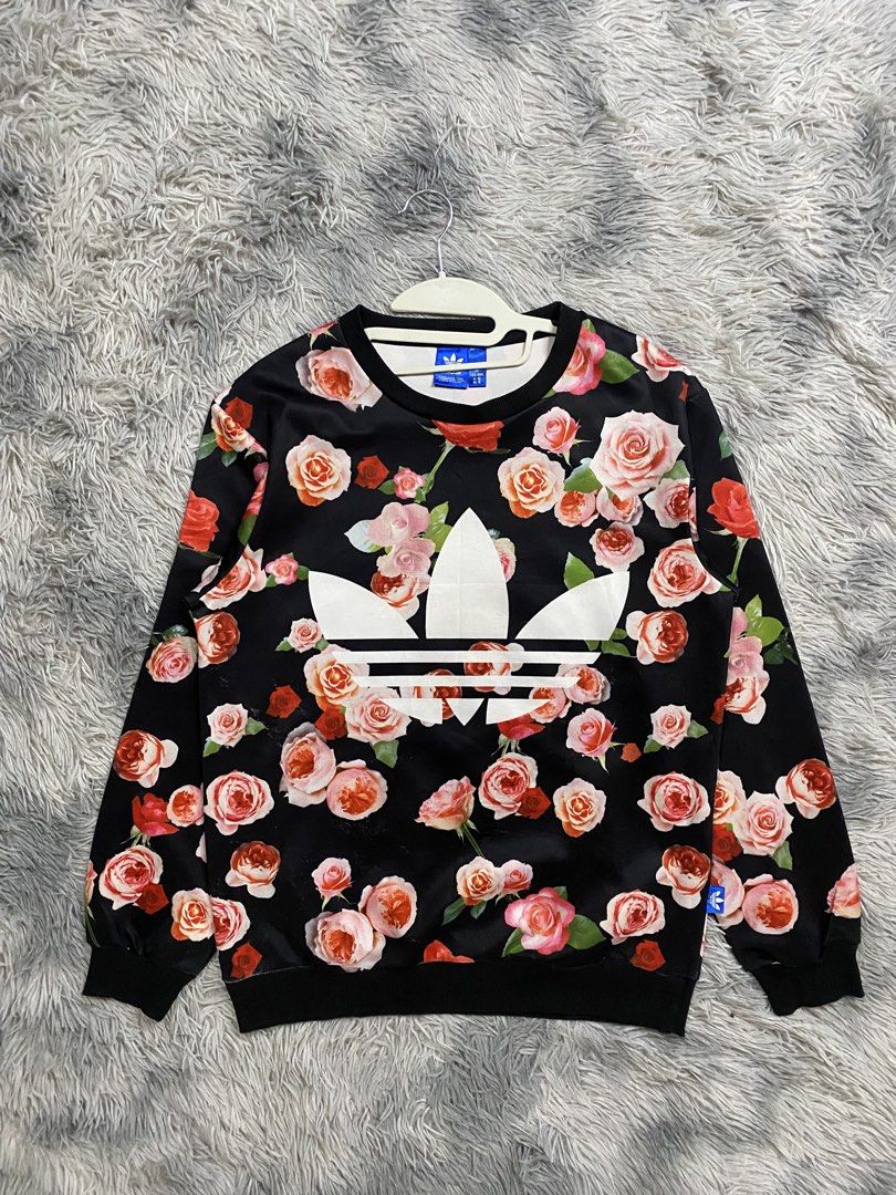Adidas Sweater (Category: Coats, Jackets and Outerwear) located in Manila. Submitted by kurtmnla (Listing ID 1461090960, Image 1). Description: Adidas Sweater Size M fit/ Unisex Dimes 20 x25 Good condition/ no issue 📍Quezon city.