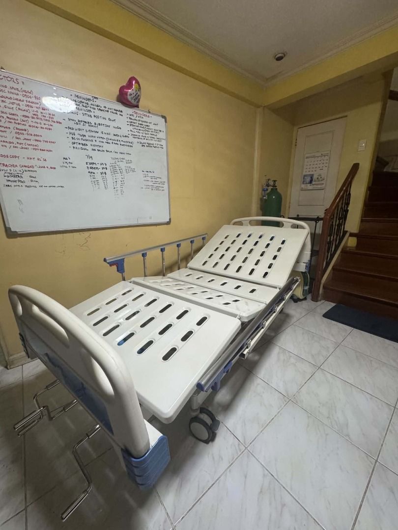 ADJUSTABLE BED — 6 MONTHS USED (Category: Medical Supplies & Tools) located in Quezon City. Submitted by rombomaqui (Listing ID 1461057280, Image 2). Description: 6 MONTHS USED — GOOD AS NEW! 2 Crank Bed for Sale Well-maintained and gently used for only 6 months. In very good condition and fully functional. Features: • Adjustable headrest/backrest — manually operated using hand cranks • Collapsible side rails with safety locks • Locking caster wh
