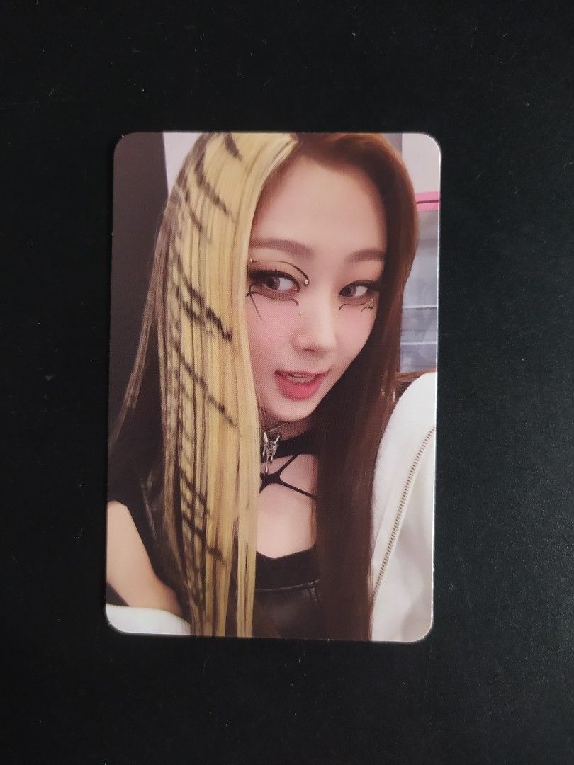 Aespa Giselle Photocard (Category: K-Wave Merchandise) located in Agdangan. Submitted by enzodeklutz (Listing ID 1460985477, Image 1). Description: - Official Aespa Giselle Photocard - Features Aespa logo and Korean text on the back - A must-have for any MY or K-pop collector - Rare and highly collectible item.