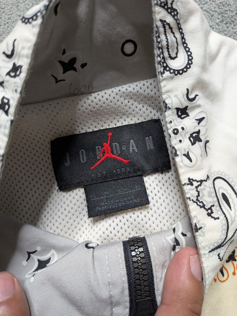 Air Jordan x Westbrook Woven Jacket (Category: Coats, Jackets and Outerwear) located in Paniqui. Submitted by fndrs.kprs.ph (Listing ID 1461073841, Image 3). Description: Air Jordan Why Not Woven Jacket Size on tag: Small 20x25 Color rate: 9.5/10 Good as new No flaws.
