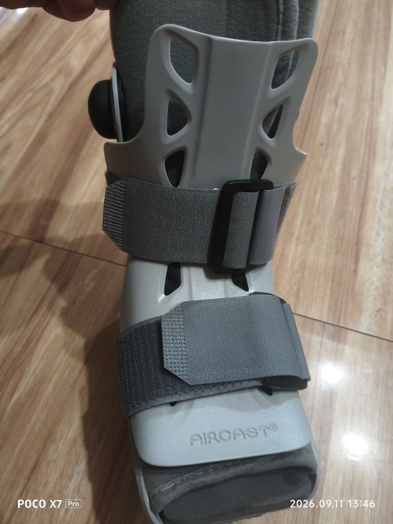 Aircast Walking Boot Brace extra small size (Category: Braces, Support & Protection) located in Baguio. Submitted by baguiobeans (Listing ID 1461074798, Image 3). Description: - Aircast walking boot for effective injury recovery. - Adjustable straps ensure a secure and customized fit. - Designed for optimal support and immobilization during healing. - A sturdy and reliable option for post-injury care..