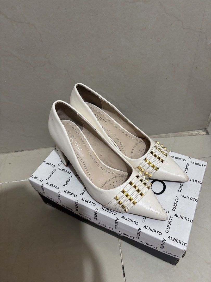 Alberto Herls (Category: Heels) located in Manila. Submitted by declutterwithbeyuh (Listing ID 1460931344, Image 1). Description: graduation heels used once only.