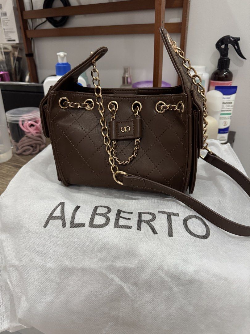 Unused ALBERTO mini bag (Category: Shoulder Bags) located in Manila. Submitted by chowpade (Listing ID 1460958656, Image 1). Description: 🤎 Alberto Mini Bag — ₱1,300 only! 🤎 RFS: Decluttering / unused 💰 Bought: ₱2,300 🏷️ Selling: ₱1,300 only may small white/light spot sa mismong leather ng bag. Hindi ko po siya napansin when I bought it, and never been used talaga..