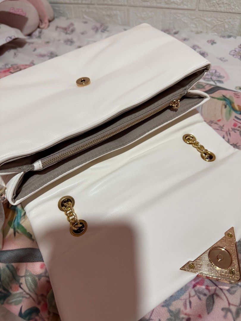 Aldo Large Softpuff Bag (Category: Luxury Bags & Wallets) located in Quezon City. Submitted by mmbjr (Listing ID 1461023134, Image 3). Description: Aldo Large Softpuff (Bone) - unused (received a gift that i like more haha) - selling for 2,000 but negotiable - rfs: not gonna use - shipping: buyer’s choice - mop: gcash/gotyme/maribank - loc: san mateo, rizal.