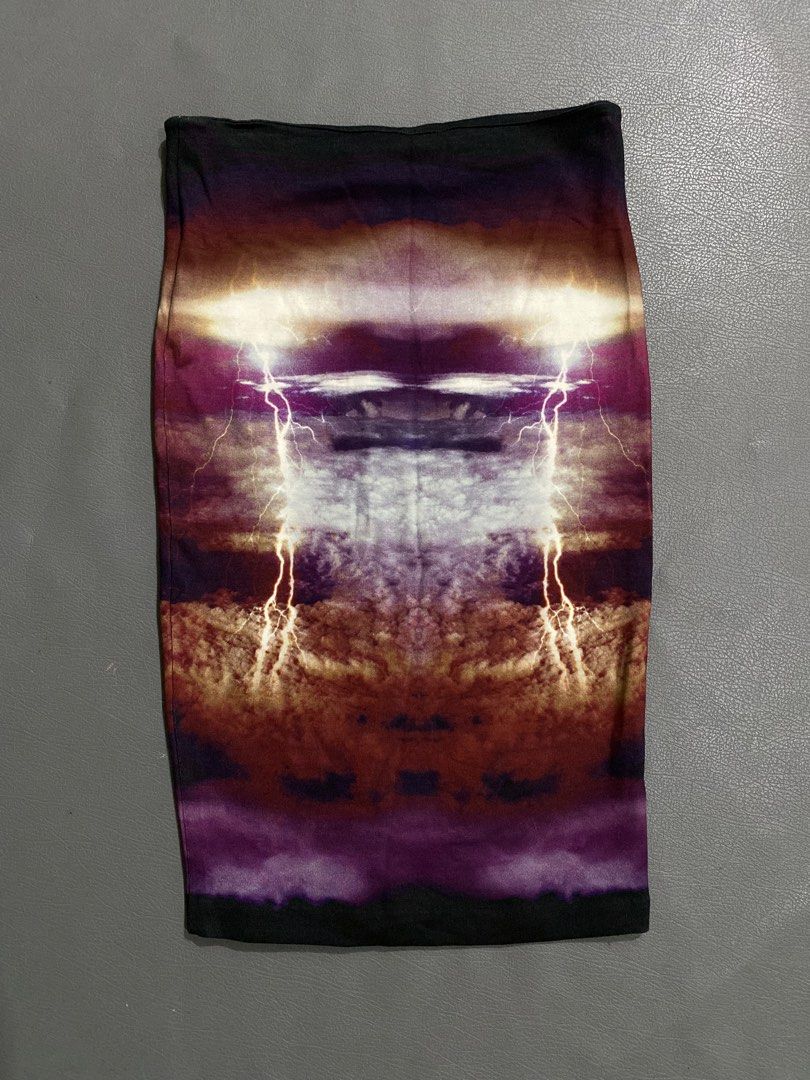 Alexander McQueen Lightning Print Pencil Skirt (Category: Skirts) located in Pozorrubio. Submitted by izaykite2g (Listing ID 1461082764, Image 1). Description: - Alexander McQueen pencil skirt - 30 up to 34 waistline - 22.5 inches length - Striking lightning print - Zip-up front closure - Comfortable stretch fabric - Made in Turkey - Perfect statement piece for versatile styling.