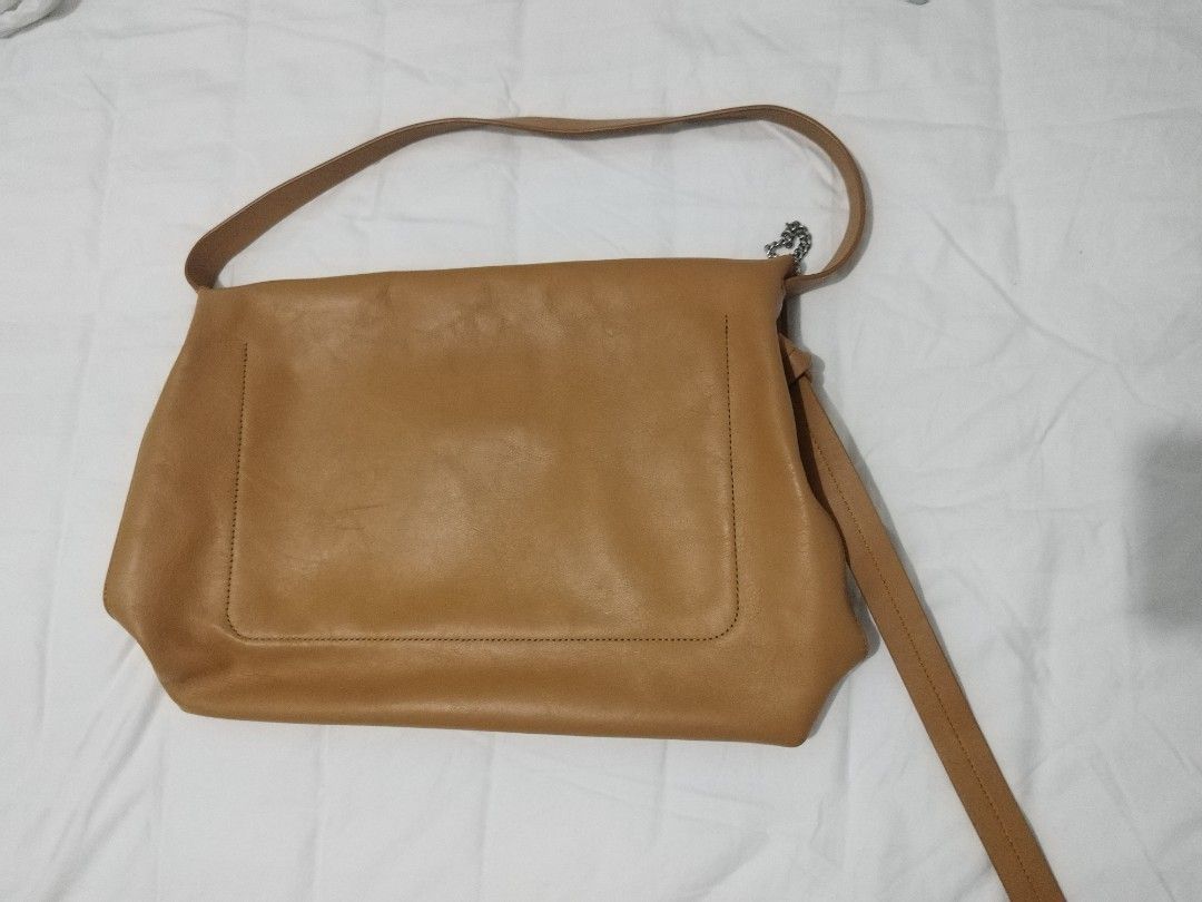 ALLSAINTS Leather Shoulder Bag Tan (Category: Shoulder Bags) located in Manila. Submitted by nezzzra (Listing ID 1460937928, Image 2). Description: - ALLSAINTS tan leather shoulder bag - Soft, slouchy design - leather and chain shoulder strap - used once or twice - small flaw on the INSIDE of bag (see photo) -price is negotiable.