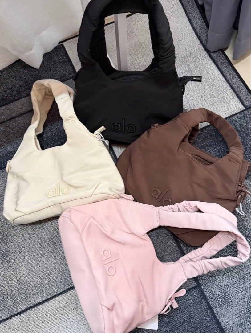 Alo Puffer Shoulder Bag (Category: Shoulder Bags) located in Guinobatan. Submitted by jadieee_young22 (Listing ID 1461069066, Image 2). Description: ALO Puffer Shoulder Bag ₱1,299 only ₱1,030 each - min. of 3pcs • with adjustable sling • Waterproof nylon • actual & own photo | what you see is what you get.