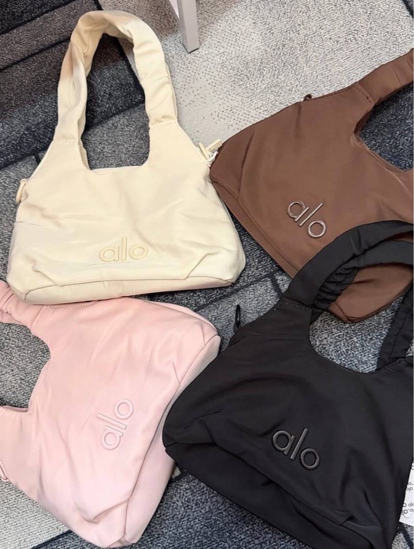 Alo Puffer Shoulder Bag (Category: Shoulder Bags) located in Guinobatan. Submitted by jadieee_young22 (Listing ID 1461069066, Image 1). Description: ALO Puffer Shoulder Bag ₱1,299 only ₱1,030 each - min. of 3pcs • with adjustable sling • Waterproof nylon • actual & own photo | what you see is what you get.