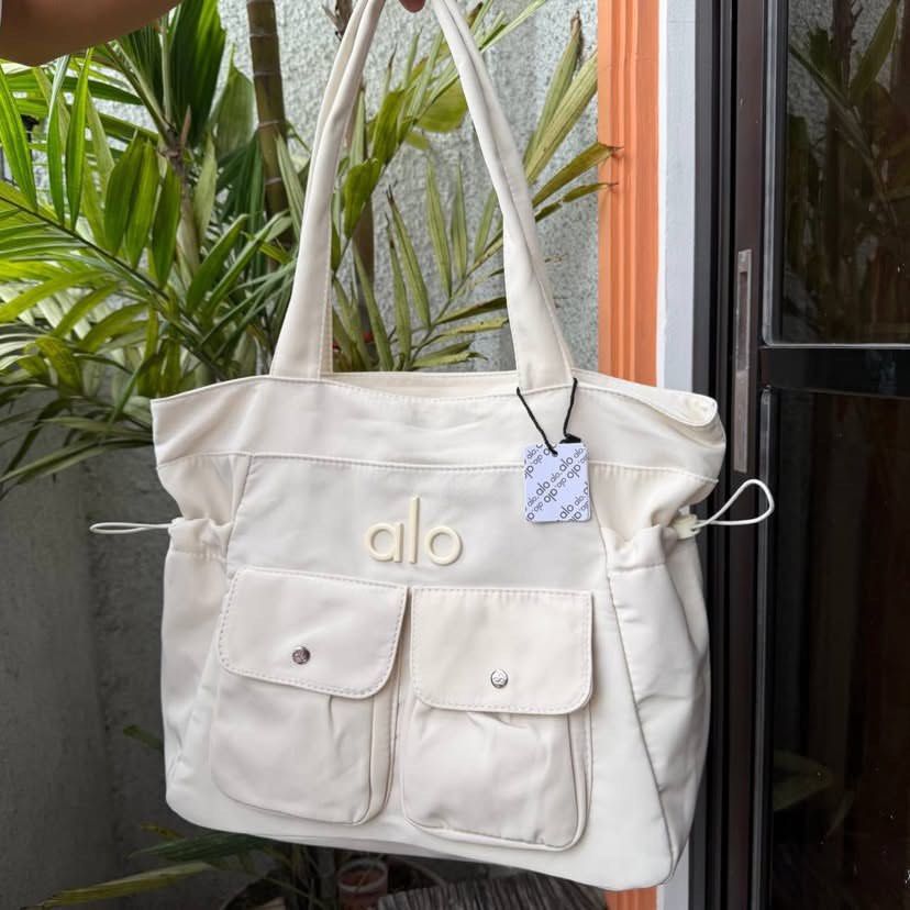 Alo Utility Tote Bag (Category: Tote Bags) located in Guinobatan. Submitted by jadieee_young22 (Listing ID 1461072290, Image 2). Description: Alo utility tote bag ₱1,600 each • premium quality • actual photos | what you see is what you get • goods for school or work or travel!.