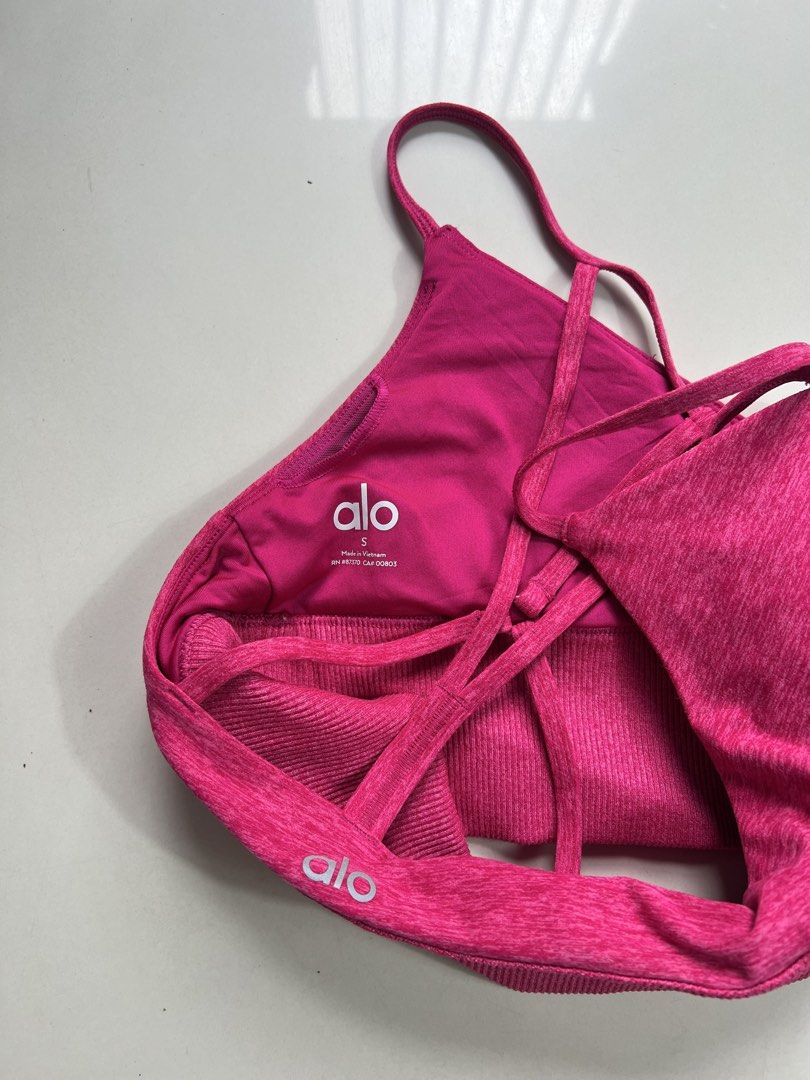 Alo Yoga Alosoft Rhythm (Category: Activewear) located in Manila. Submitted by thriftfinds_309 (Listing ID 1461030507, Image 3). Description: Padded No issues.