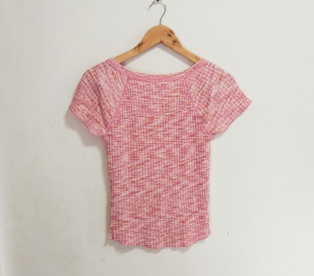 American Eagle Henley Top (Category: Shirts) located in Pateros City. Submitted by blashjunks.y2k (Listing ID 1460926345, Image 2). Description: AMERICAN EAGLE HENLEY TOP SIZE MEDIUM 450PHP MSG US.